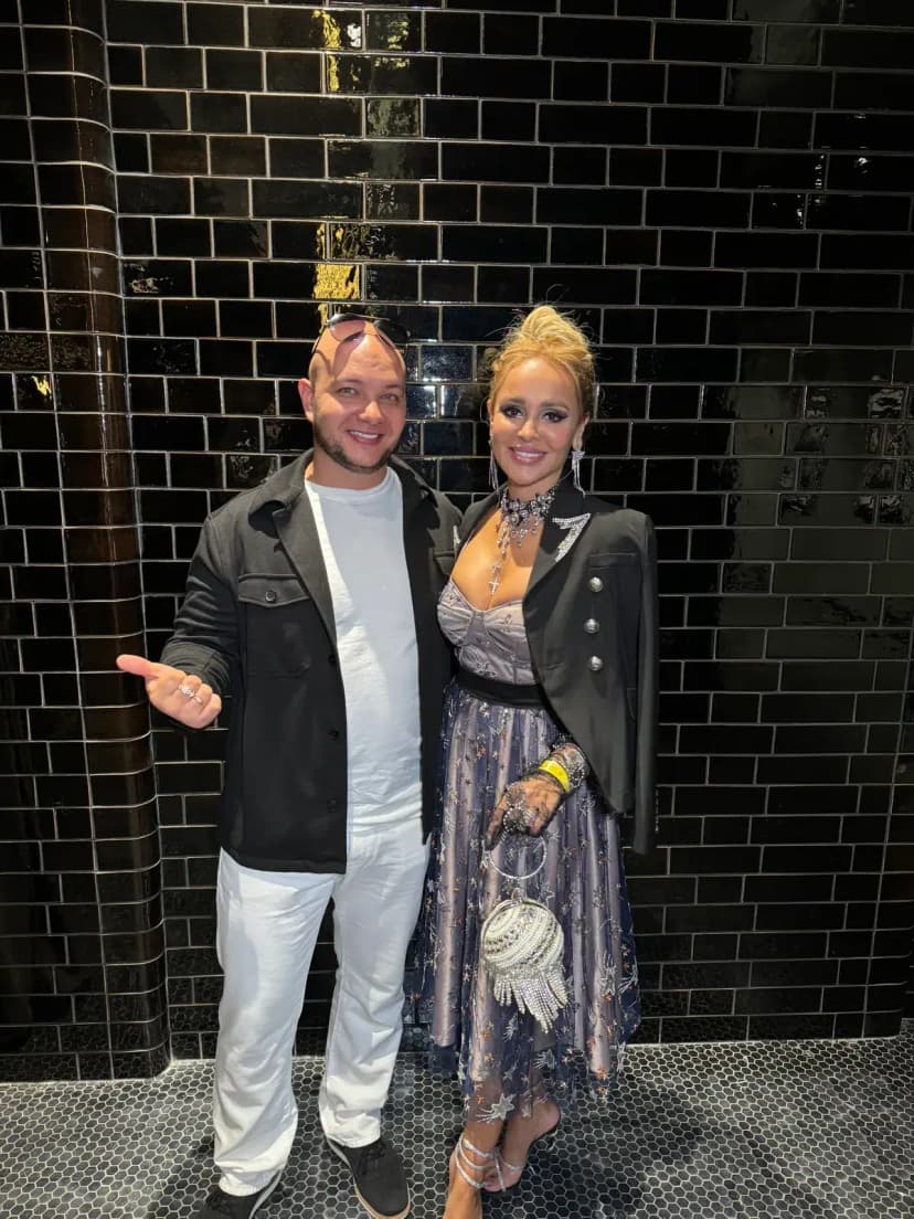 Со знаменитостью