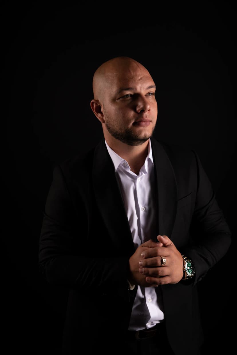 Ведущий выпускного в Москве — Серж Кулаков