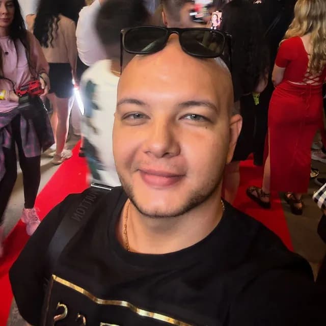 Ведущий выпускного в Москве — Серж Кулаков