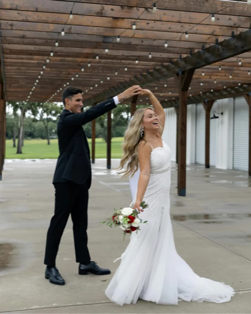 Ведущий загородной свадьбы в Подмосковье — Серж Кулаков