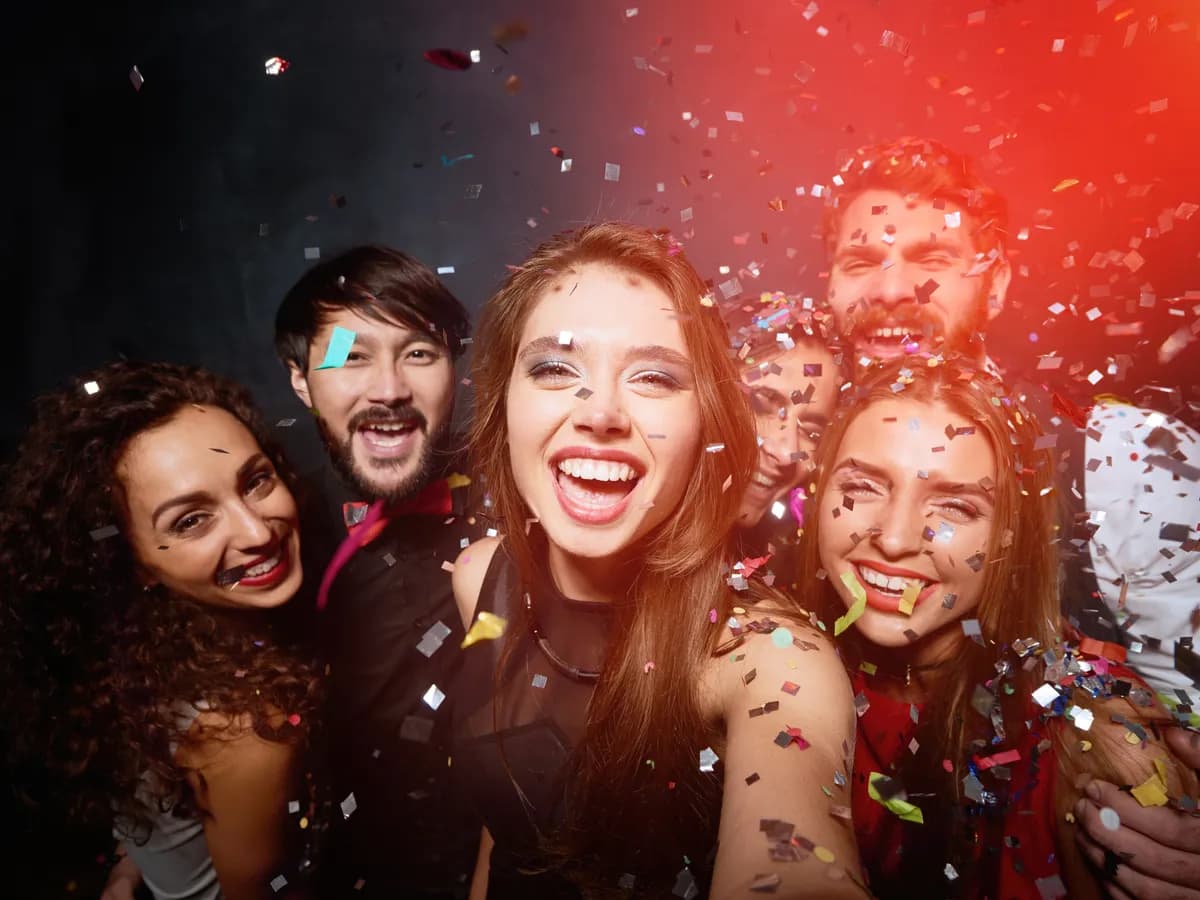 Ведущий на женский день рождения