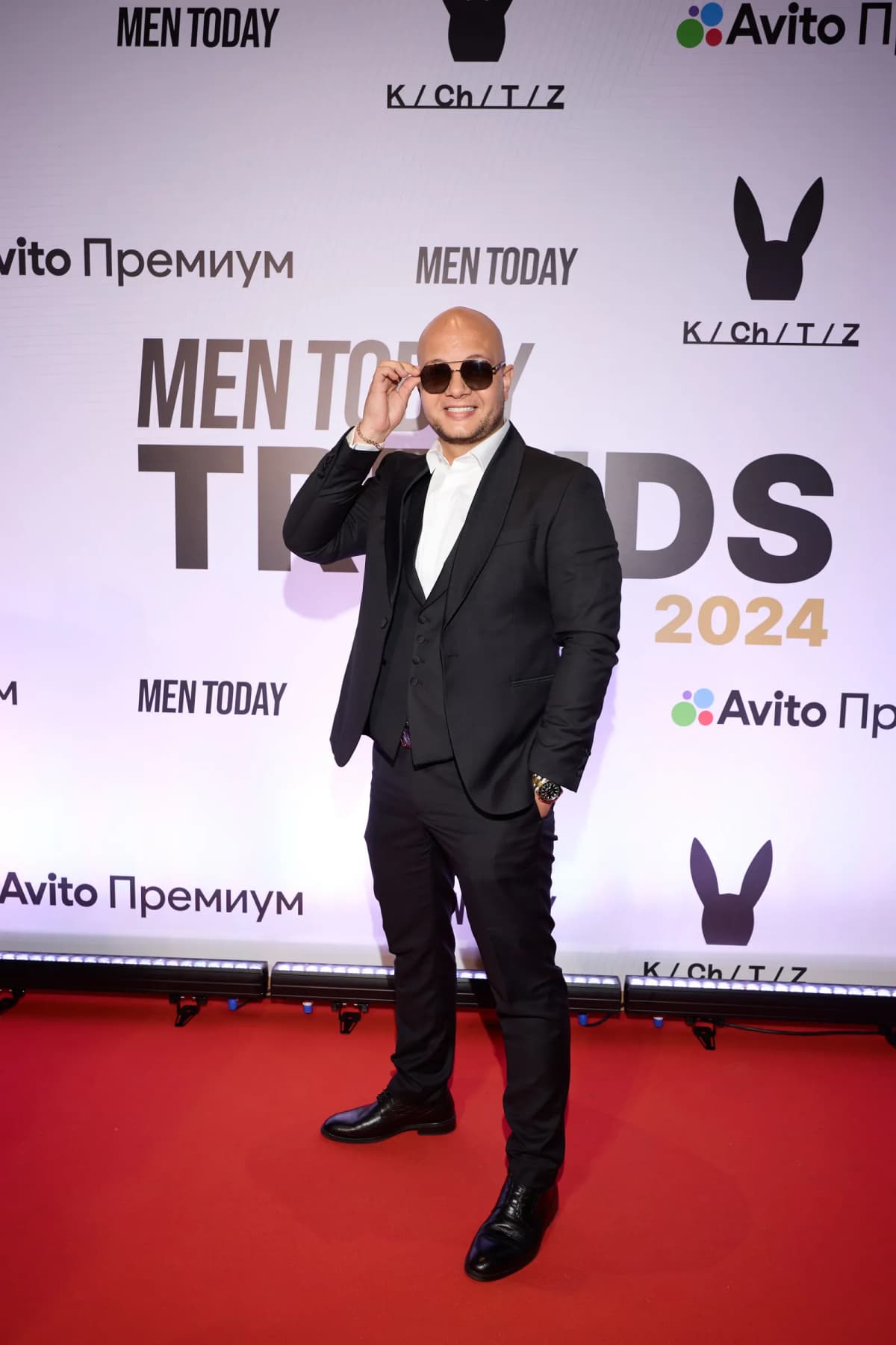 Ведущий тематического дня рождения в Москве — Серж Кулаков