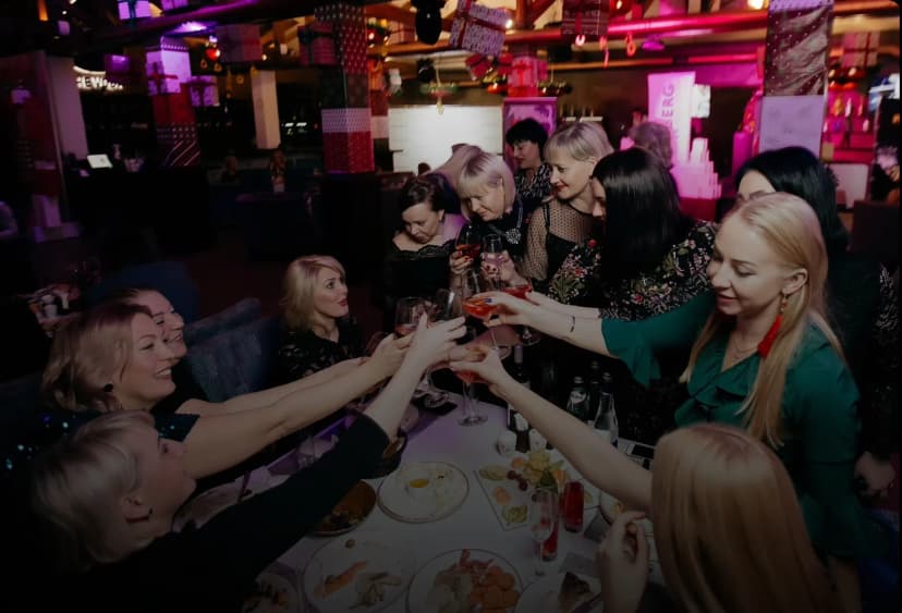 Ведущий церемонии награждения в Москве — Серж Кулаков