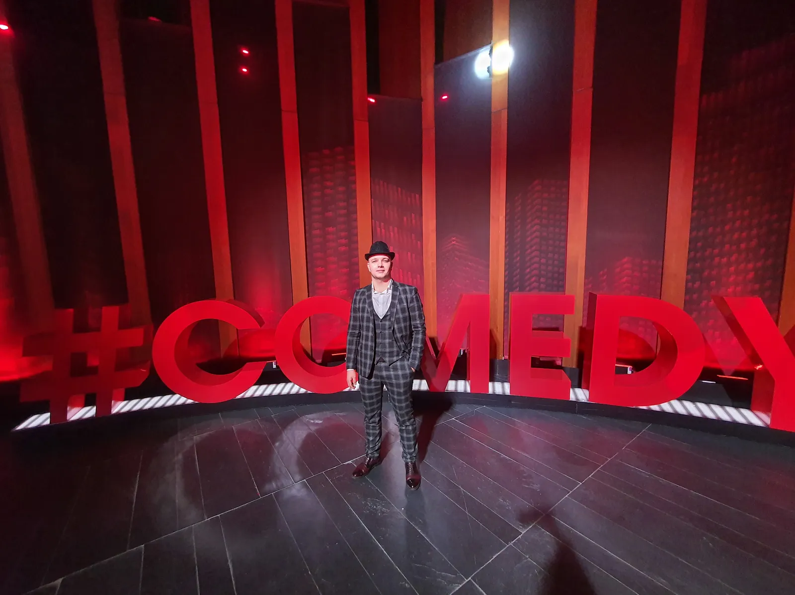 Красная дорожка и декор корпоратива в стиле Голливуд