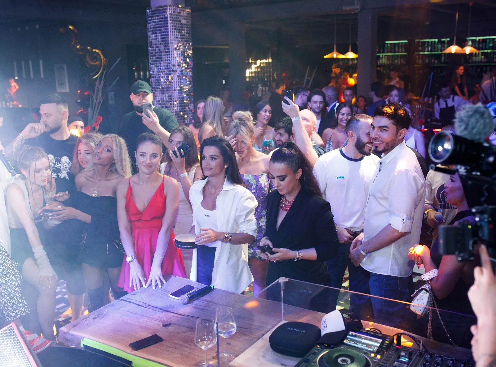 Камерный корпоратив в уютном зале на 80 человек