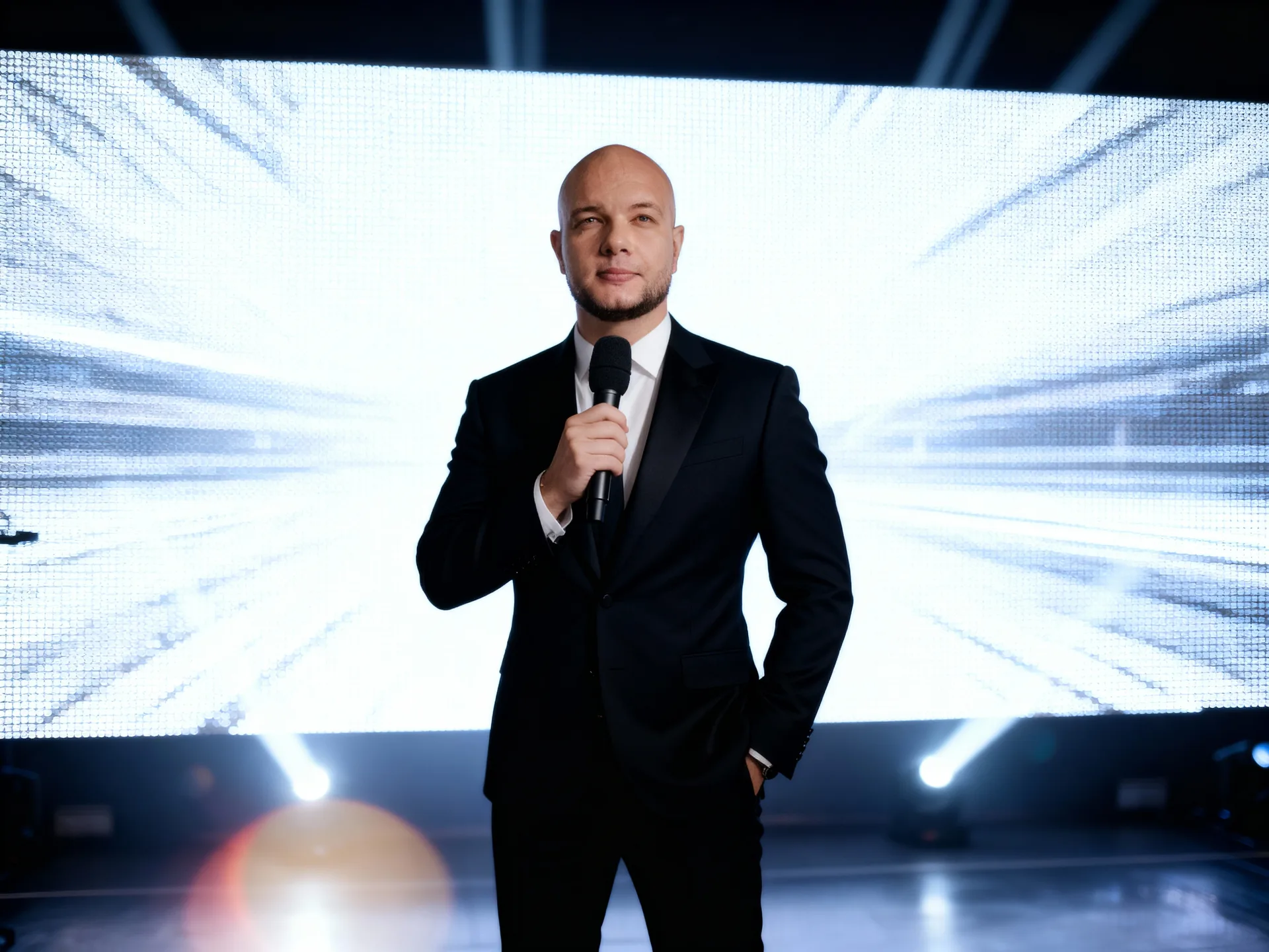 Ведущий-модератор Серж Кулаков на деловом мероприятии